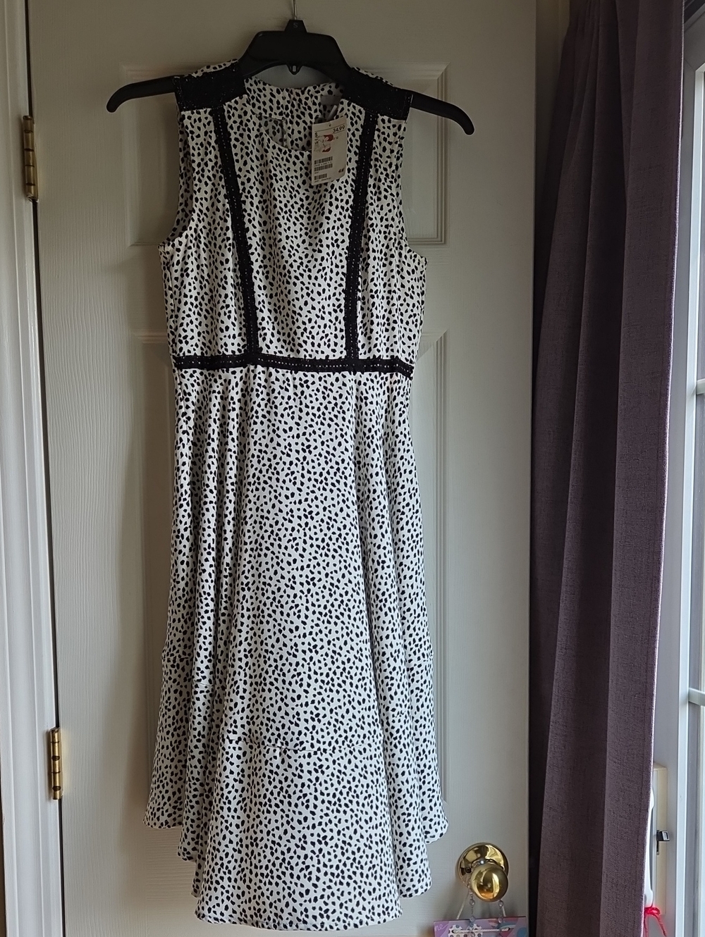 H&M Black and White Sleeveless Midi Dress with Contrast Trim